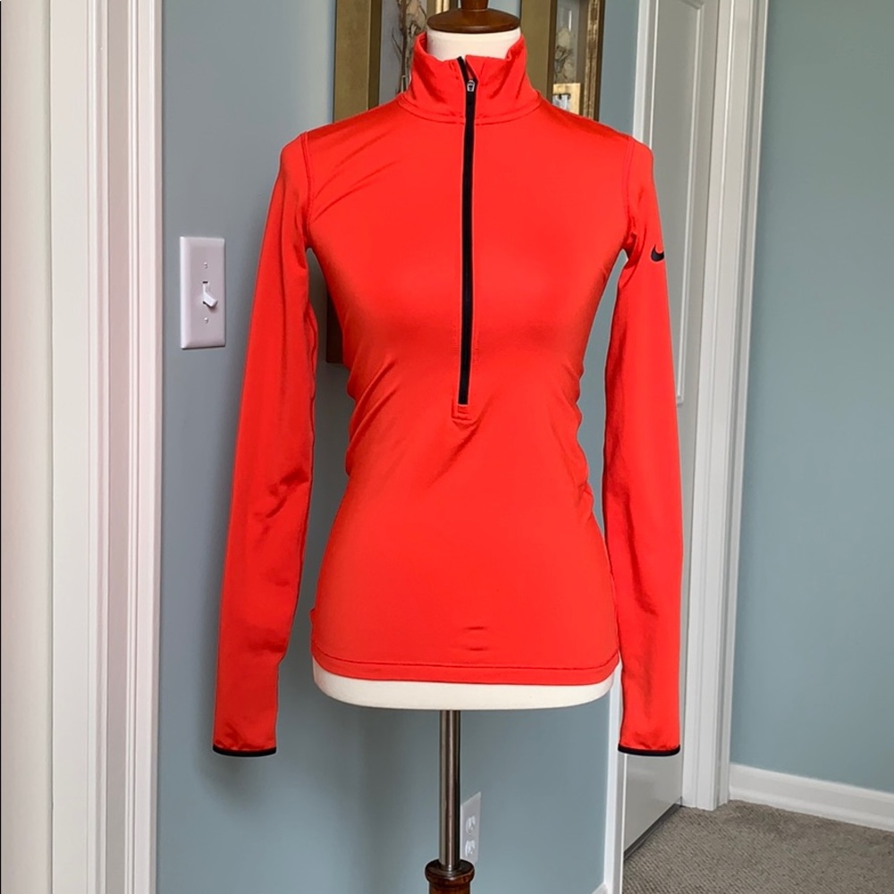 Tight fitted Nike workout pull over 3 quarter zip